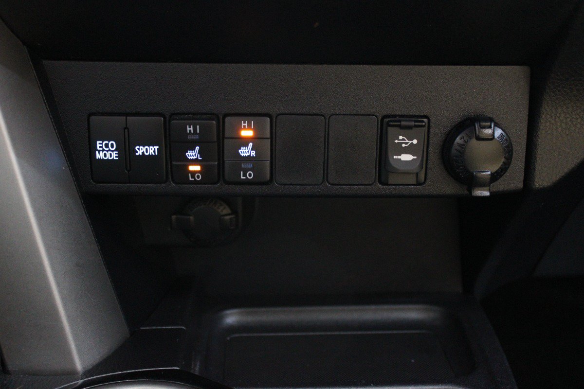 Used 2016 Toyota RAV4 Limited w/ Advanced Technology Package AWD/4WD image 34