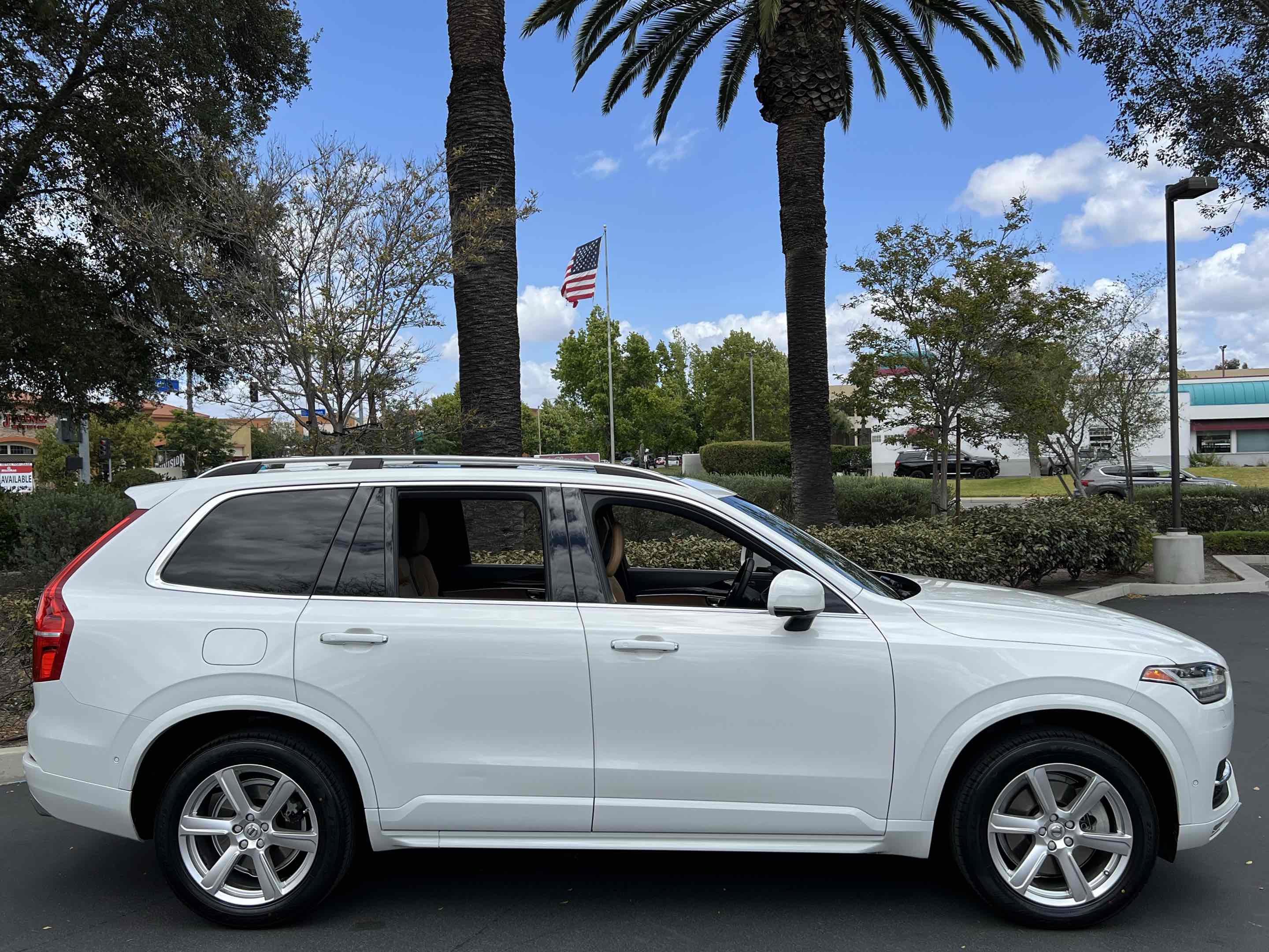 Used 2018 Volvo XC90 T6 Momentum w/ Convenience Package AWD/4WD image 18