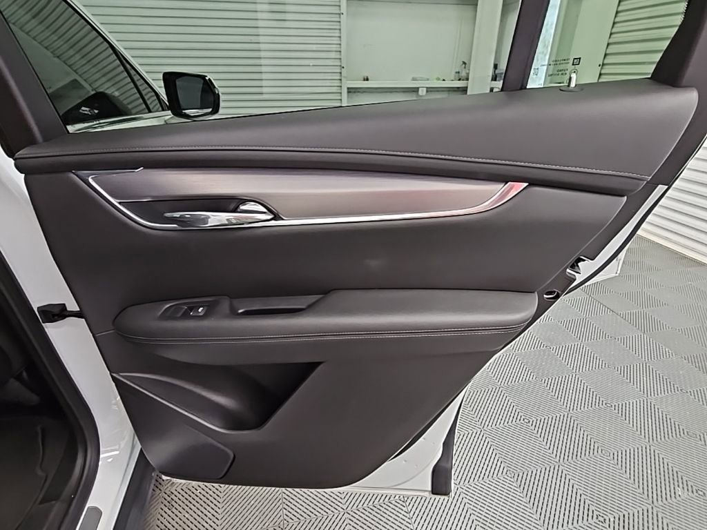 Used 2023 Cadillac XT6 Luxury image 39