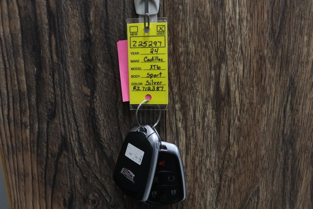 Used 2024 Cadillac XT6 Sport w/ Technology Package image 40