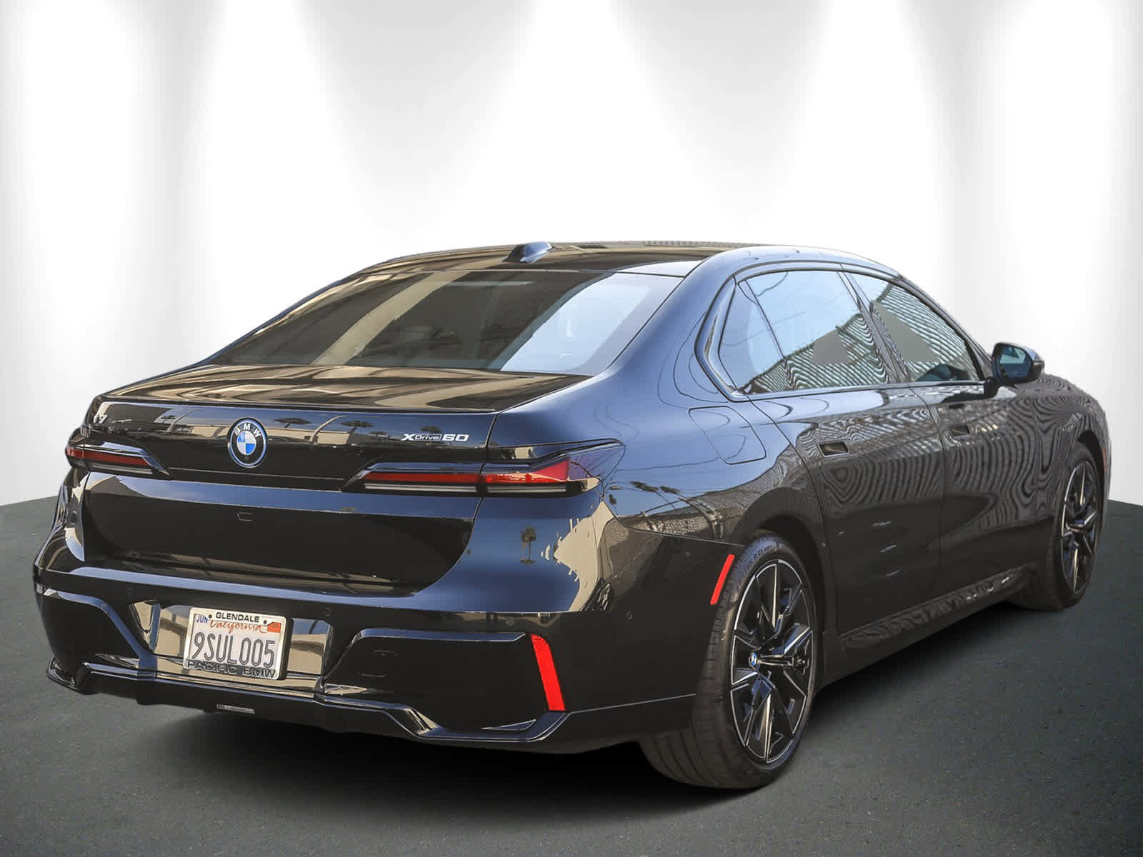 Used 2025 BMW i7 xDrive60 w/ Premium Package image 6