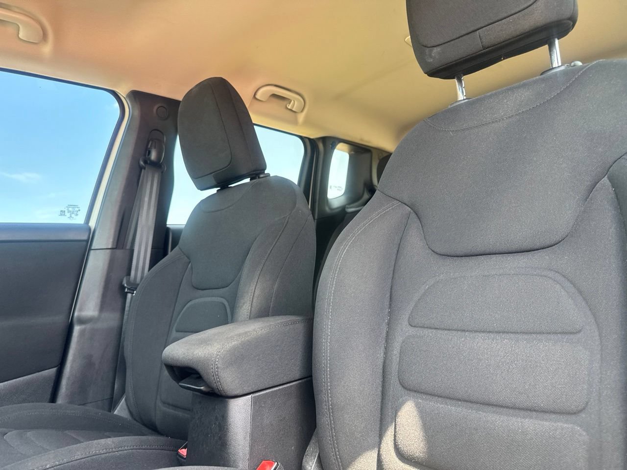 Used 2021 Jeep Renegade Latitude w/ Convenience Group FWD image 36