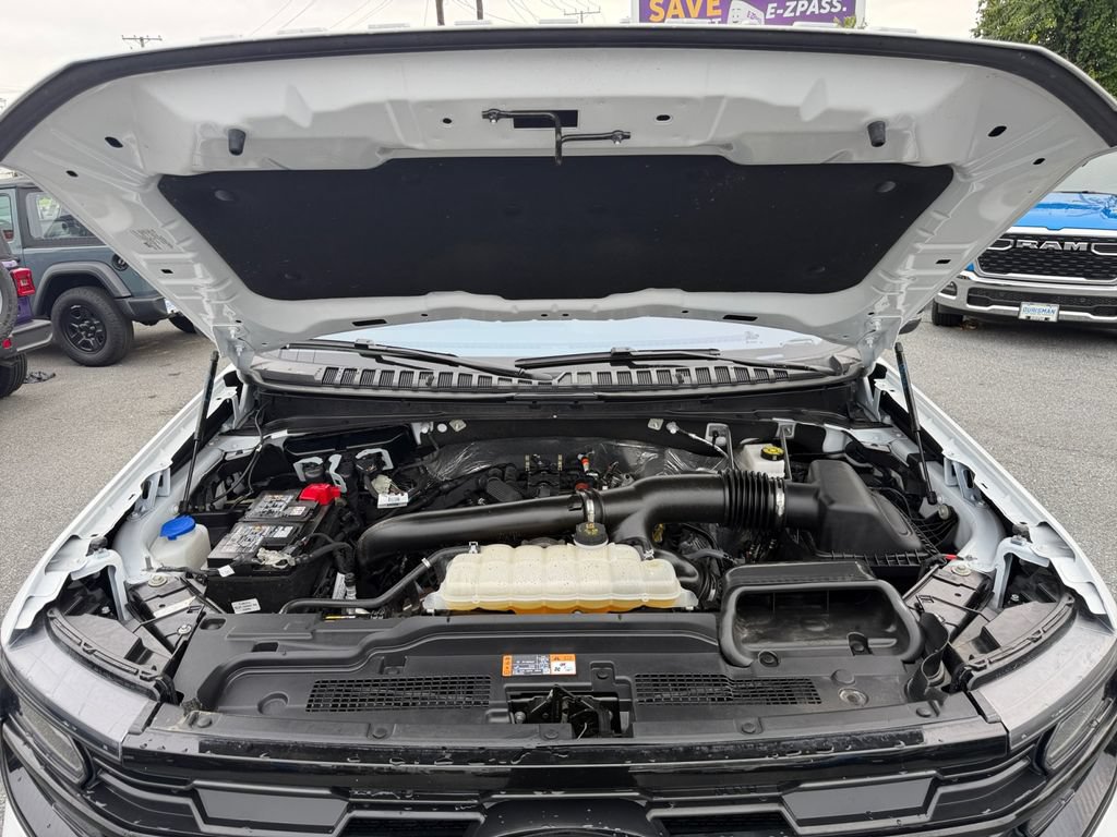 Used 2025 Ford Expedition Active AWD/4WD image 17