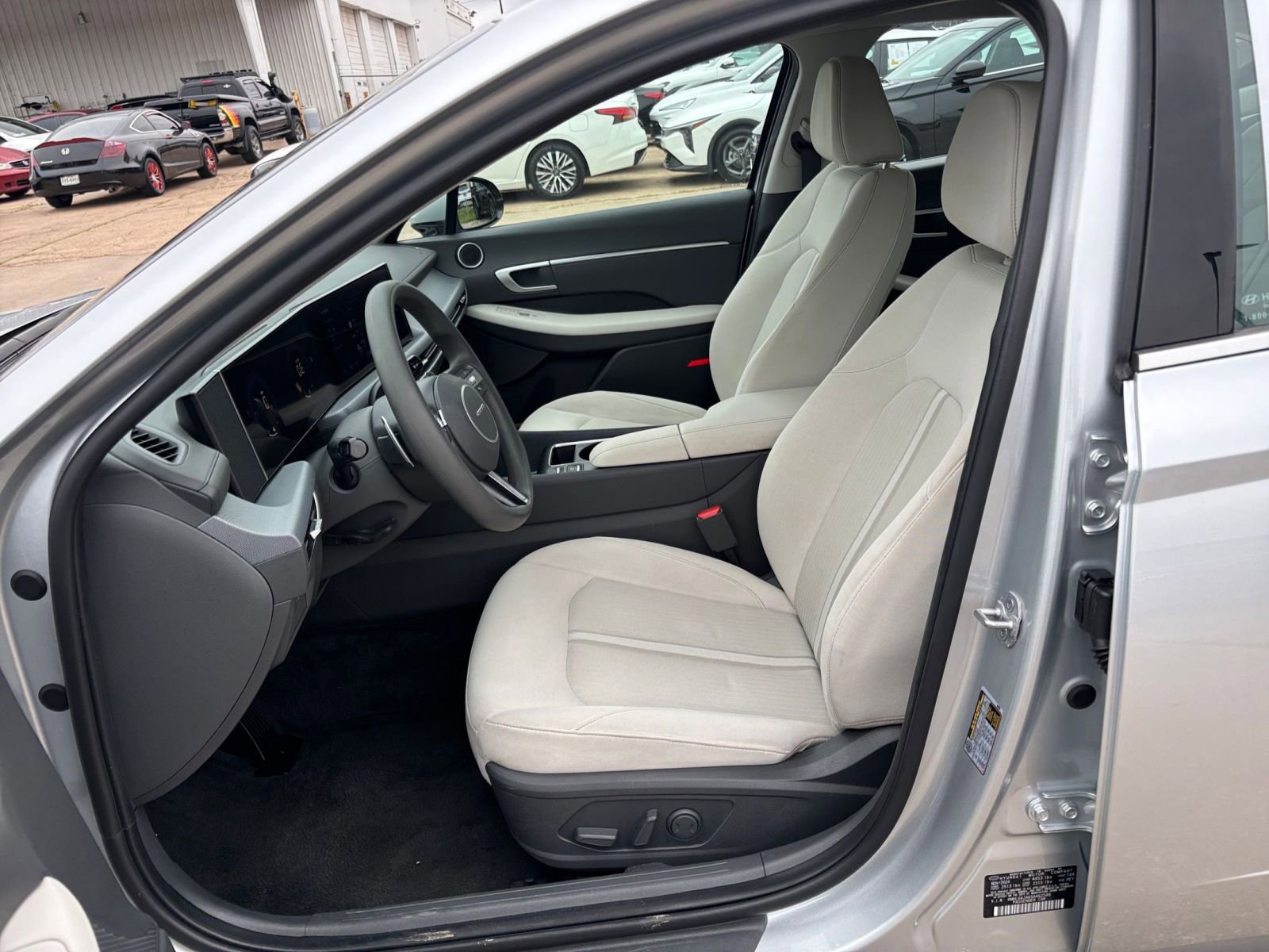 Used 2025 Hyundai Sonata SEL FWD image 27