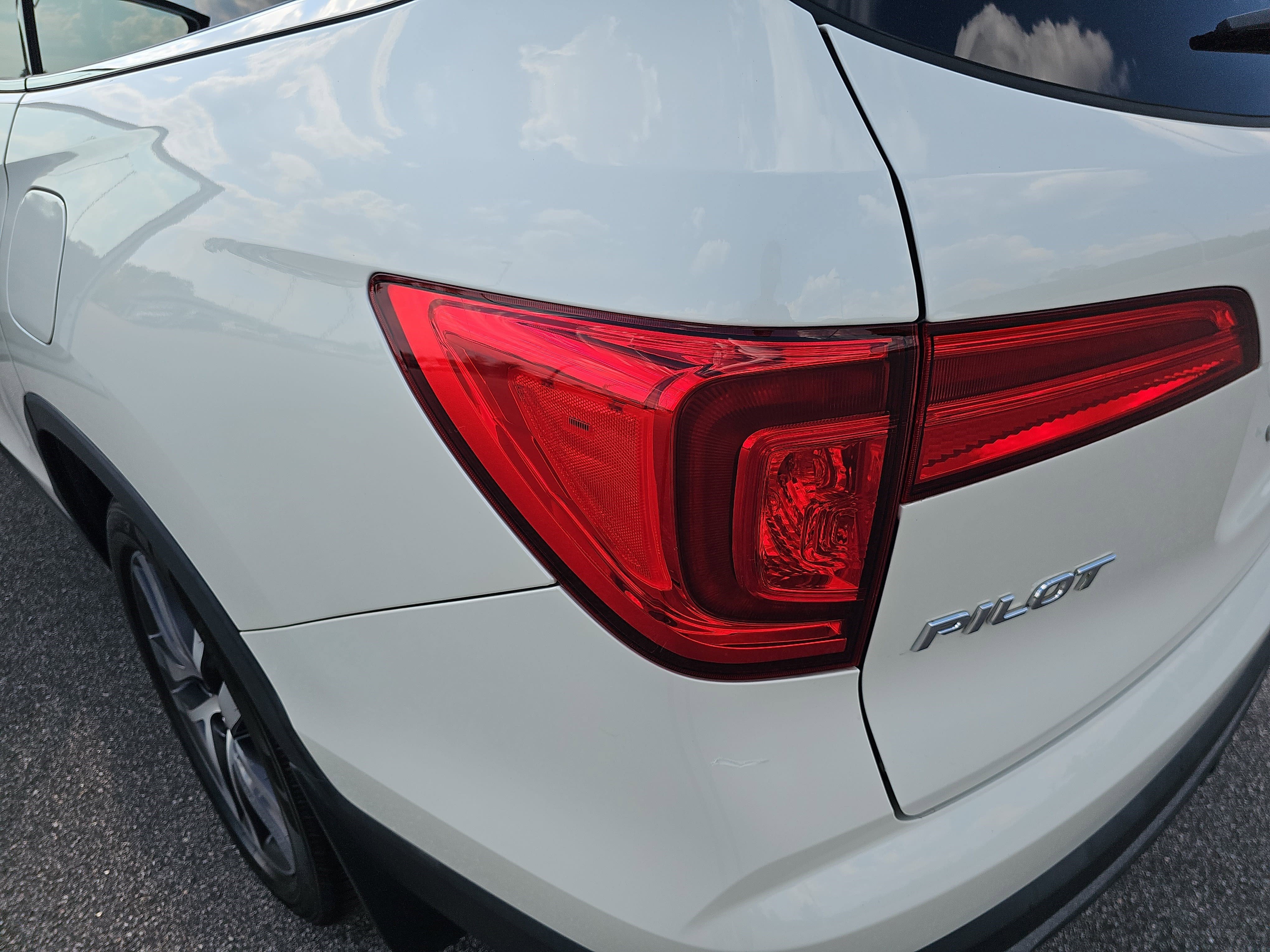 Used 2018 Honda Pilot Touring image 31