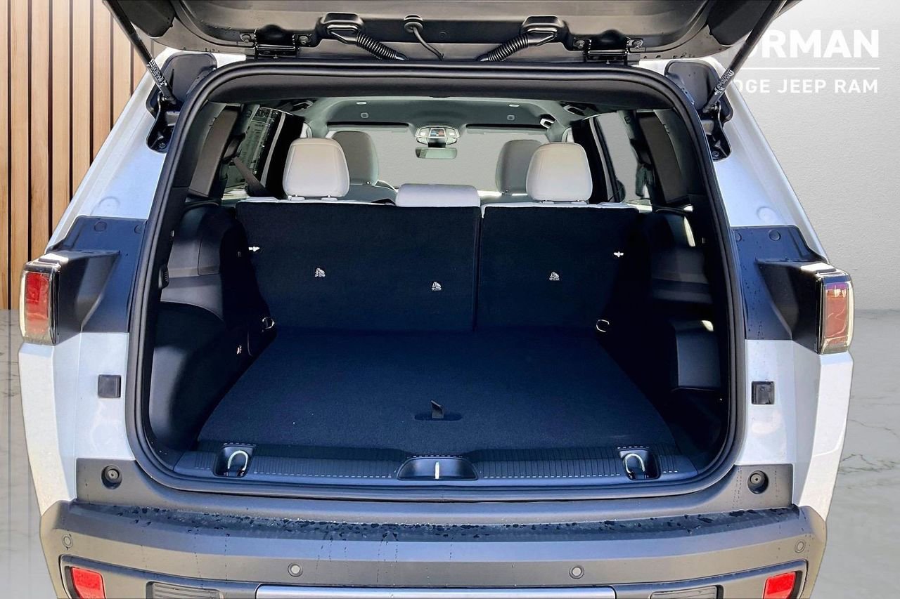 New 2026 Jeep Cherokee Laredo image 23