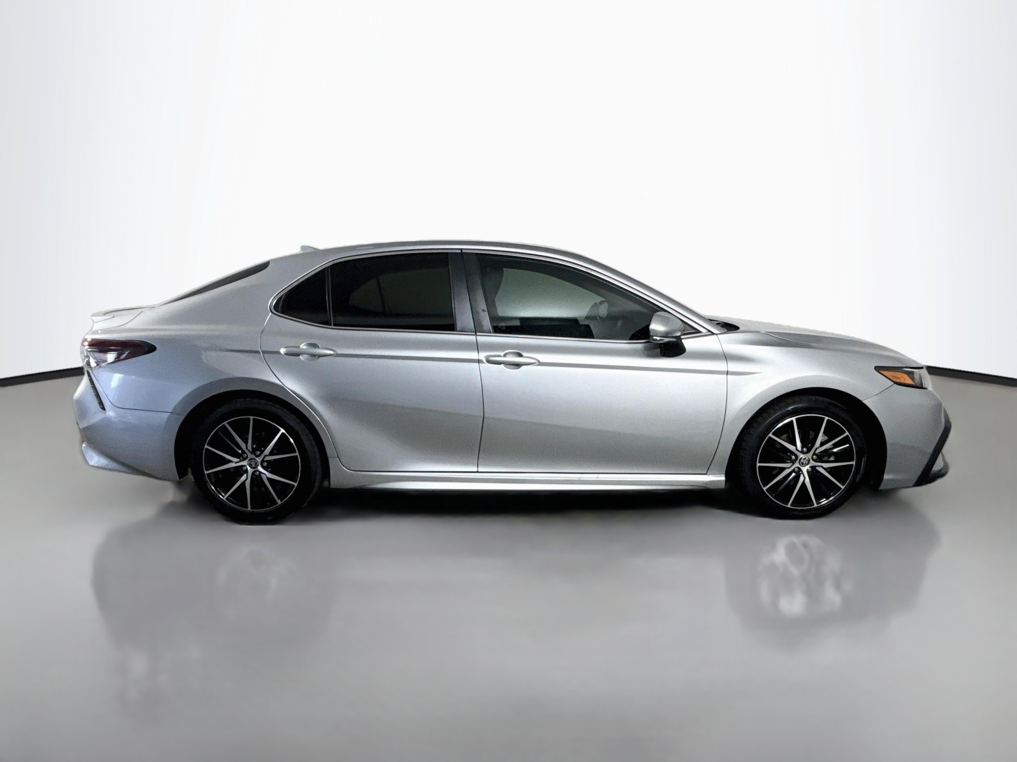 Used 2023 Toyota Camry SE w/ Convenience Package FWD image 11