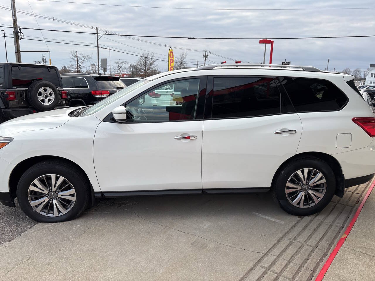 Used 2020 Nissan Pathfinder S AWD/4WD image 5