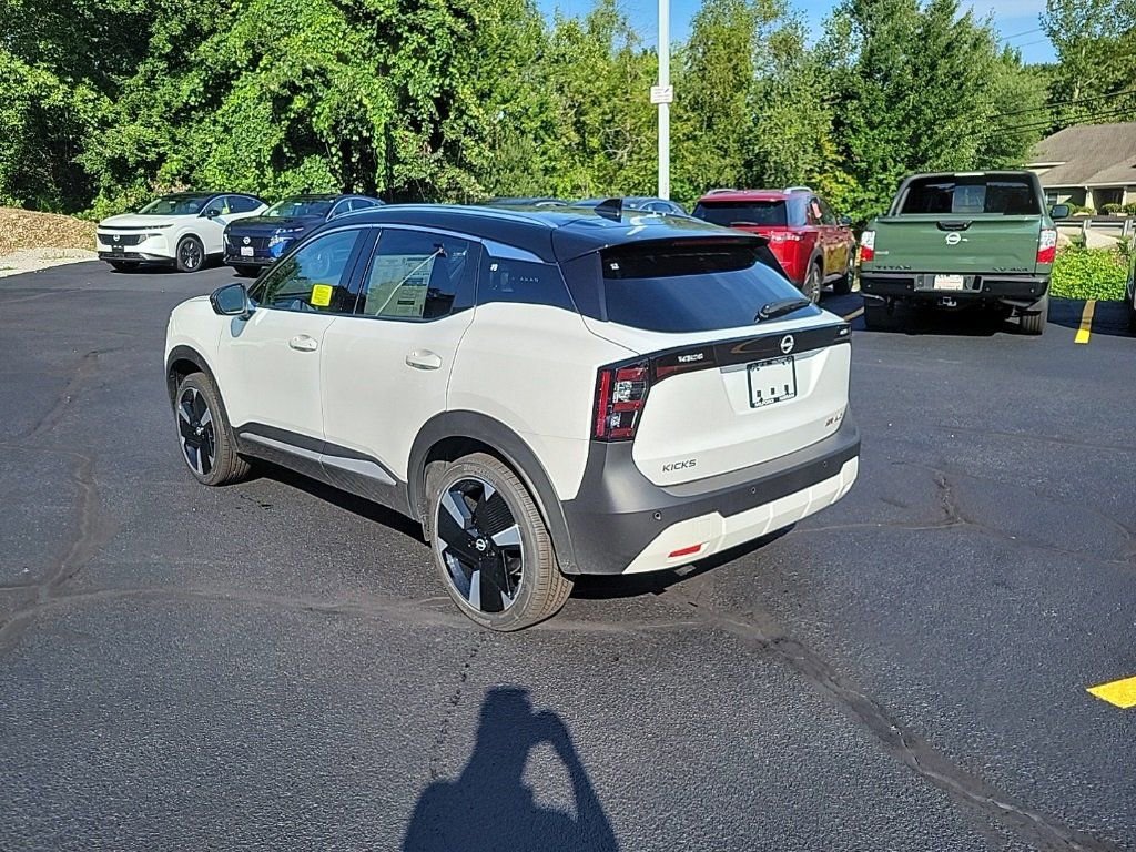 New 2026 Nissan Kicks SR w/ Cold Weather Package image 3