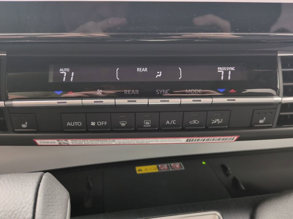 Used 2026 Toyota Sienna XLE image 18