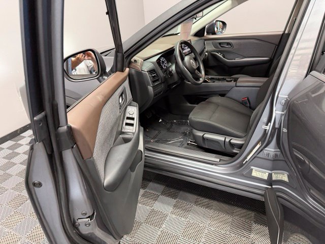 Used 2023 Nissan Rogue S AWD/4WD image 14