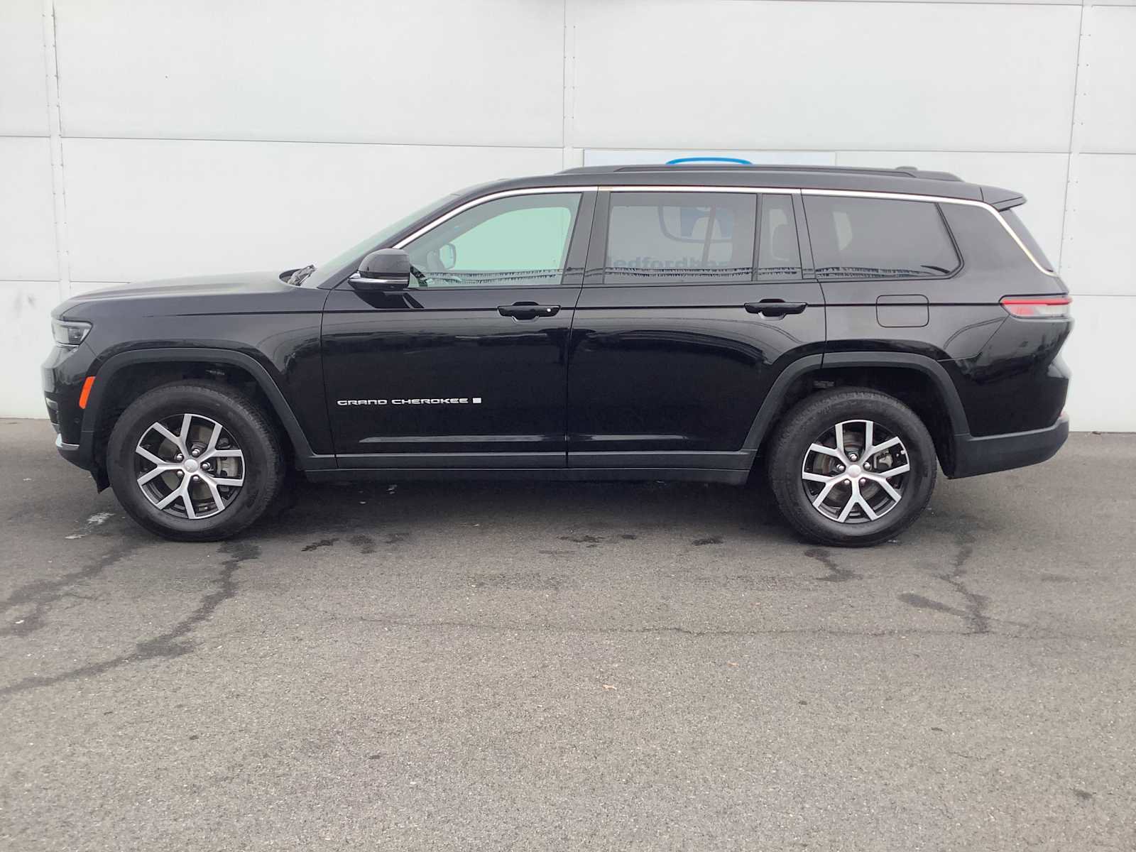 Used 2024 Jeep Grand Cherokee L Limited w/ Luxury Tech Group II image 2