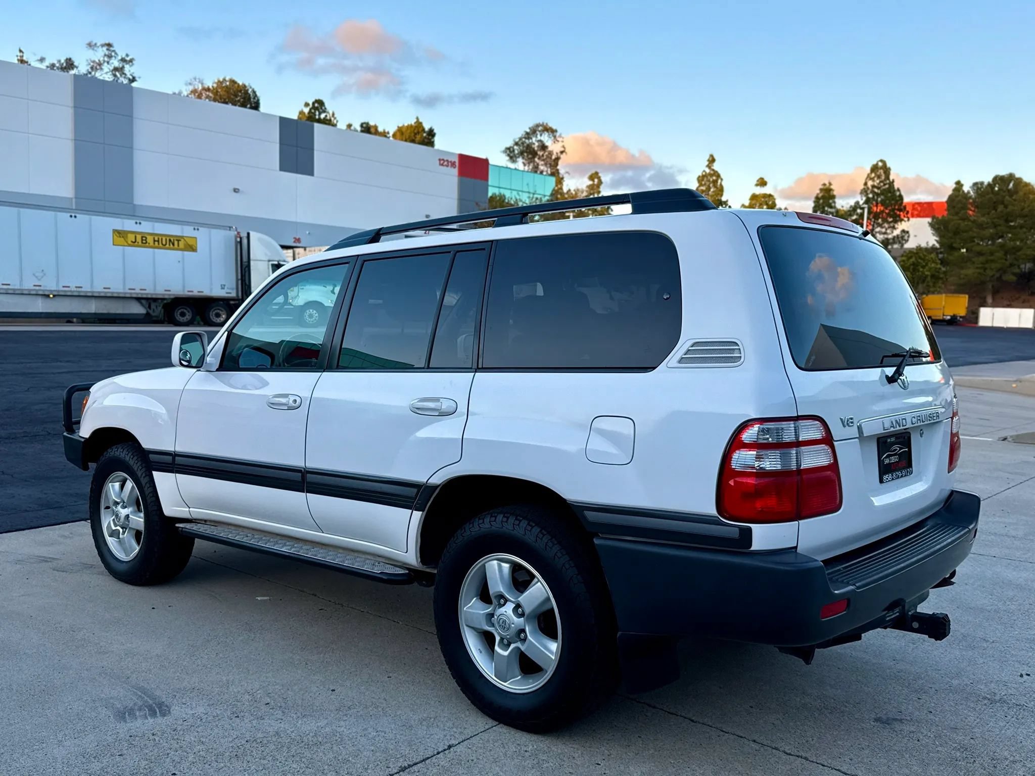Used 2005 Toyota Land Cruiser w/ Convenience Pkg AWD/4WD image 12