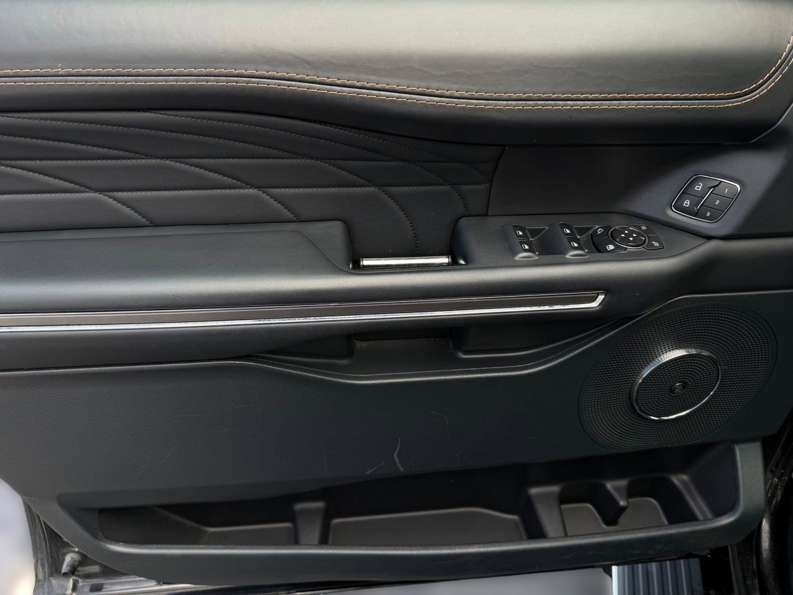 Used 2022 Ford Expedition Max Platinum image 11