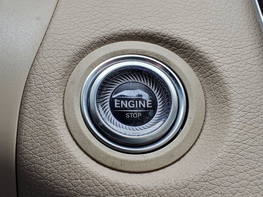 Used 2019 Mercedes-Benz C 300 4MATIC Sedan image 36