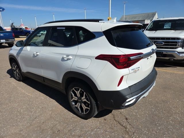 Used 2021 Kia Seltos EX image 3
