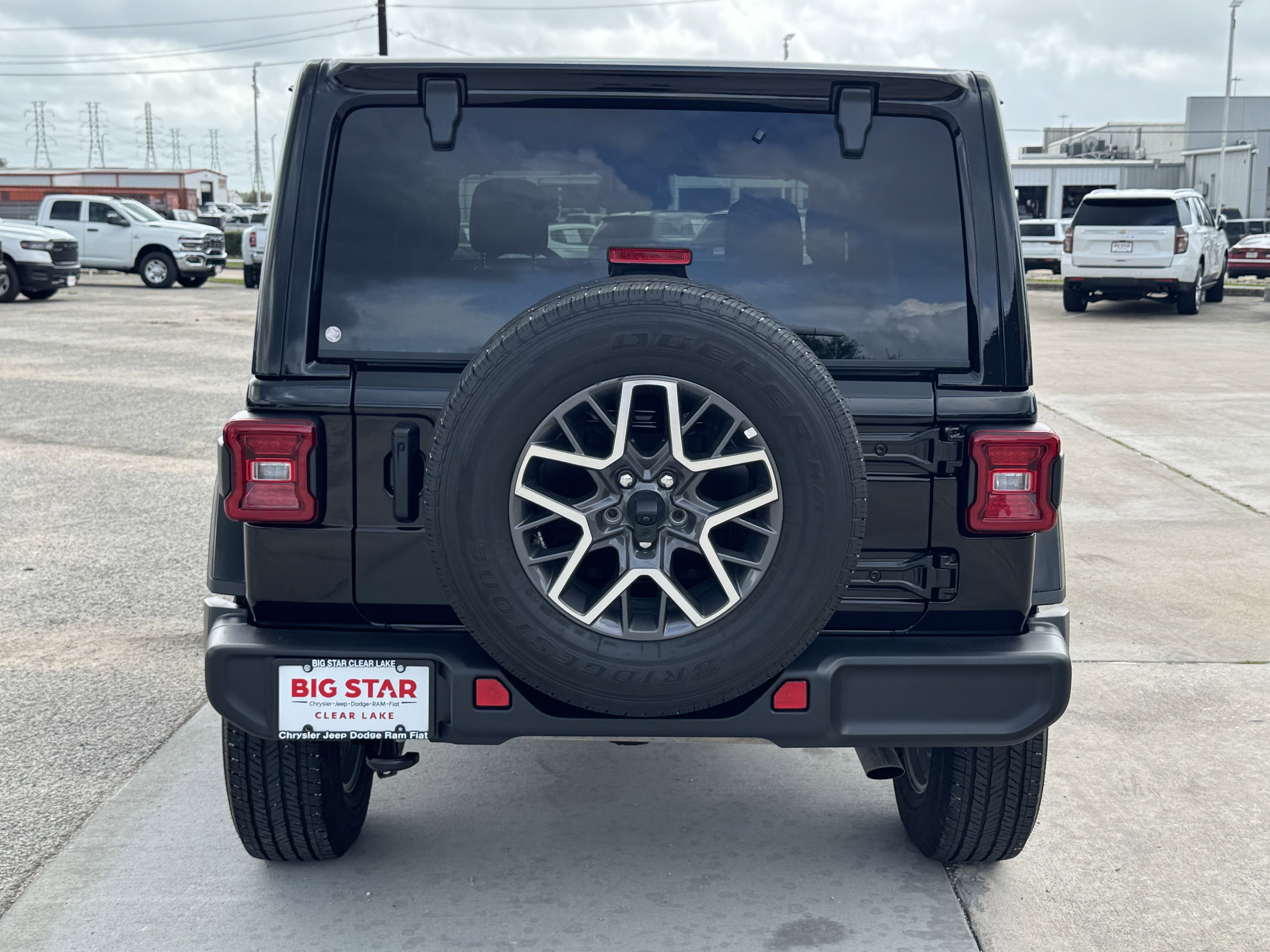 Used 2025 Jeep Wrangler Sahara image 10