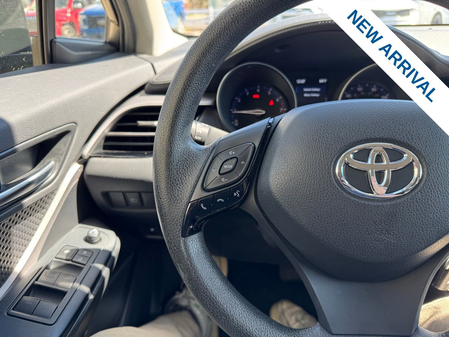 Used 2021 Toyota C-HR LE image 21