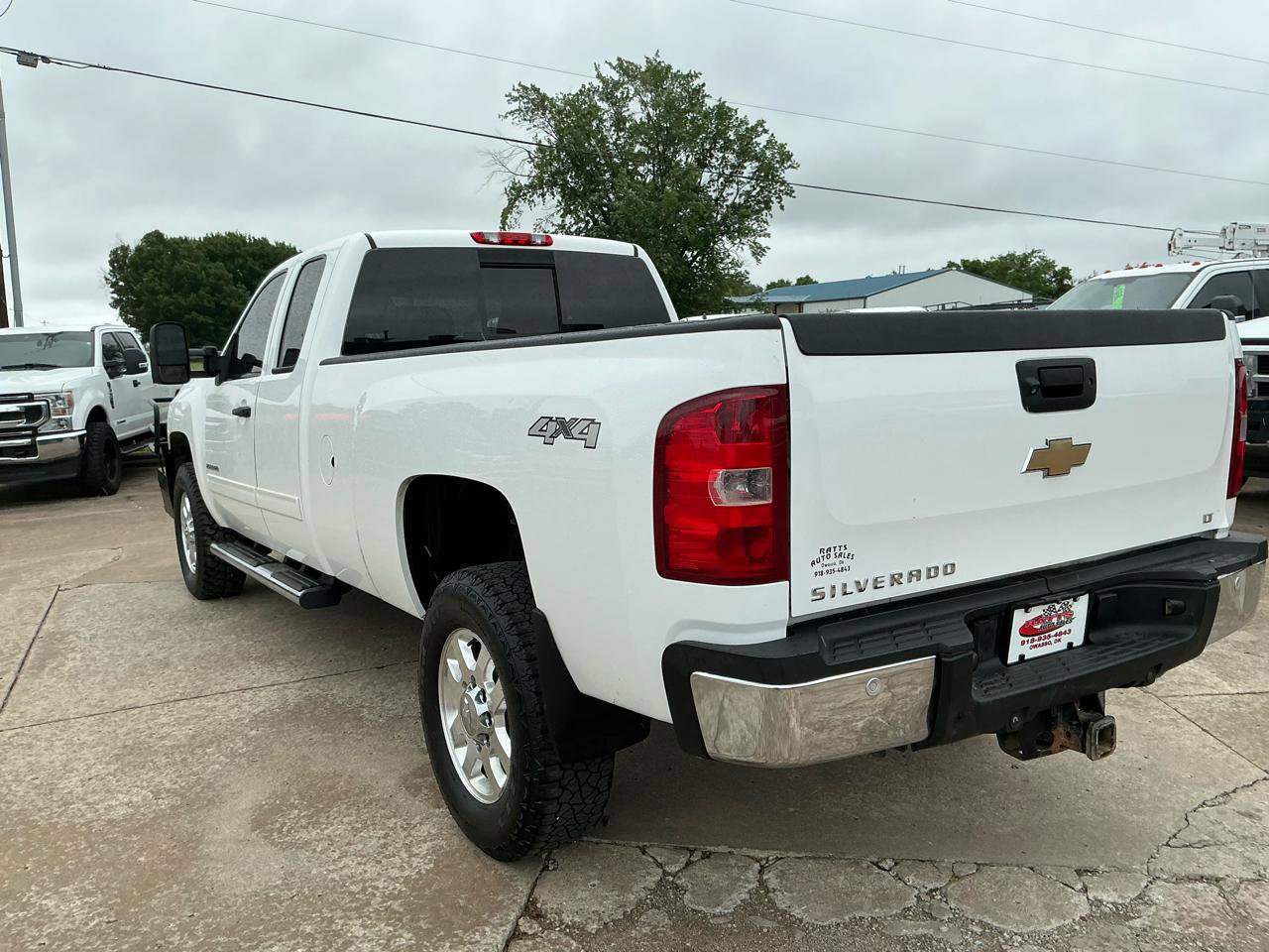 Used 2011 Chevrolet Silverado 2500 LT w/ Interior Plus Package AWD/4WD image 8
