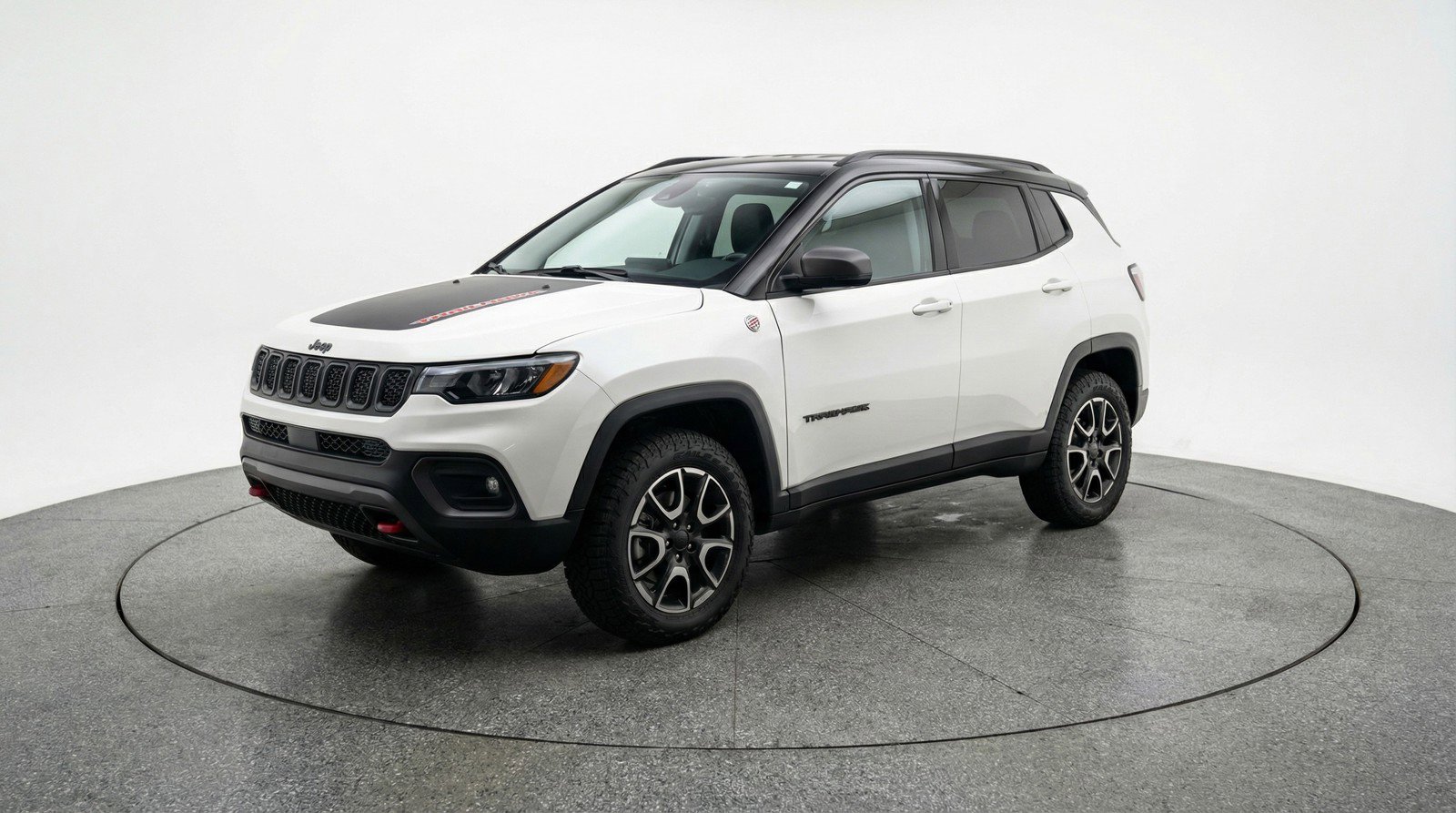 Used 2025 Jeep Compass Trailhawk image 3