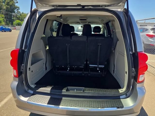 Used 2018 Dodge Grand Caravan SE w/ UConnect Hands-Free Group FWD image 11