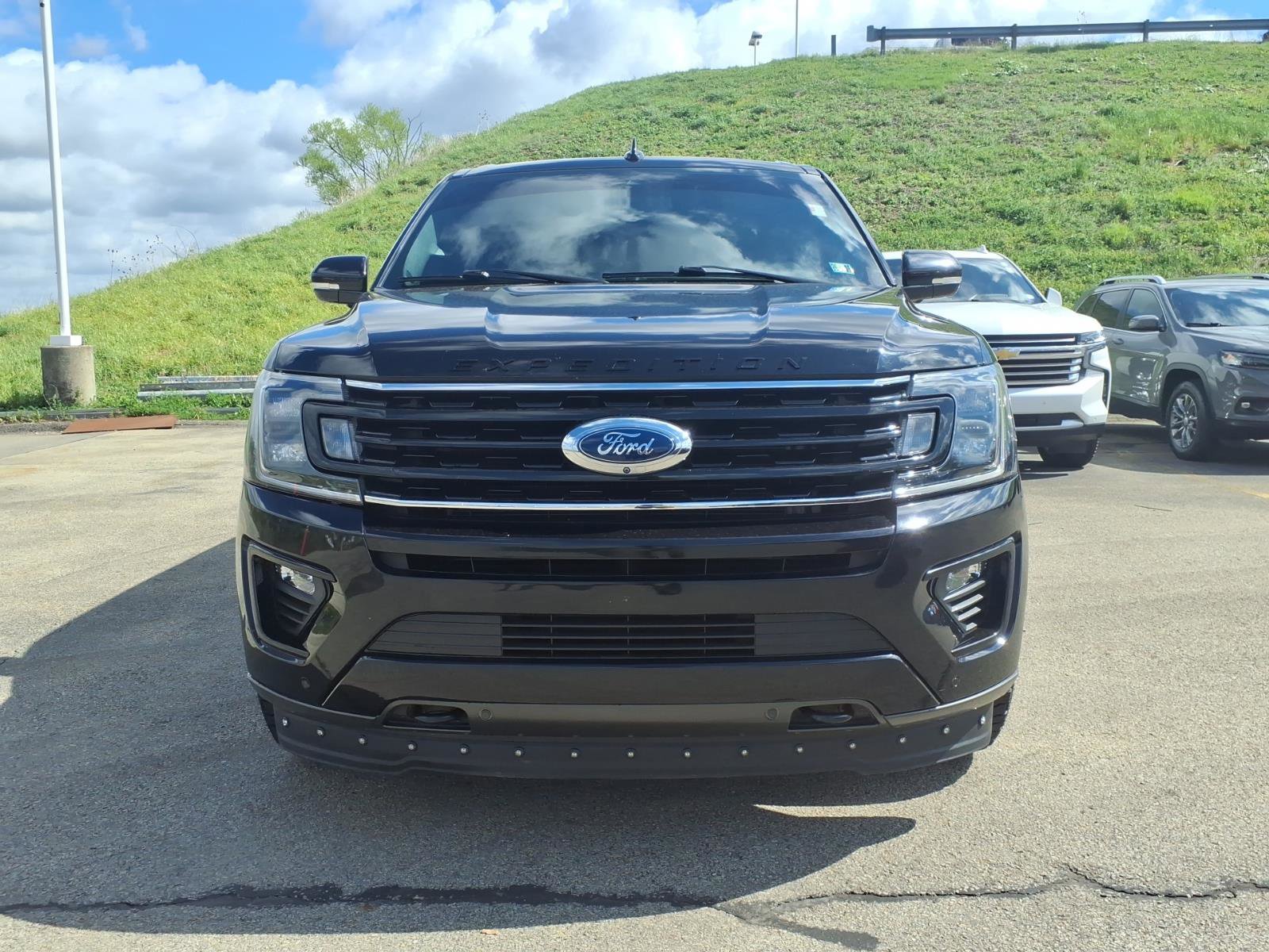 Used 2021 Ford Expedition Max Limited AWD/4WD image 2