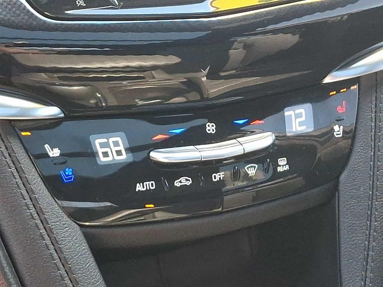 Used 2024 Cadillac XT6 Sport w/ Technology Package image 16