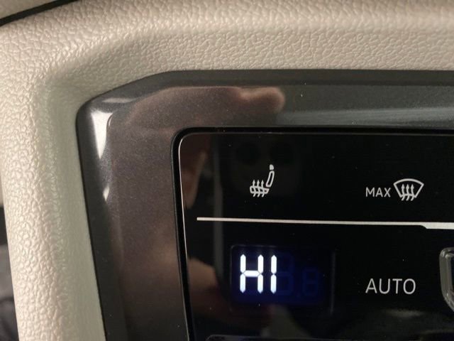 Used 2023 Volkswagen Tiguan SE image 21