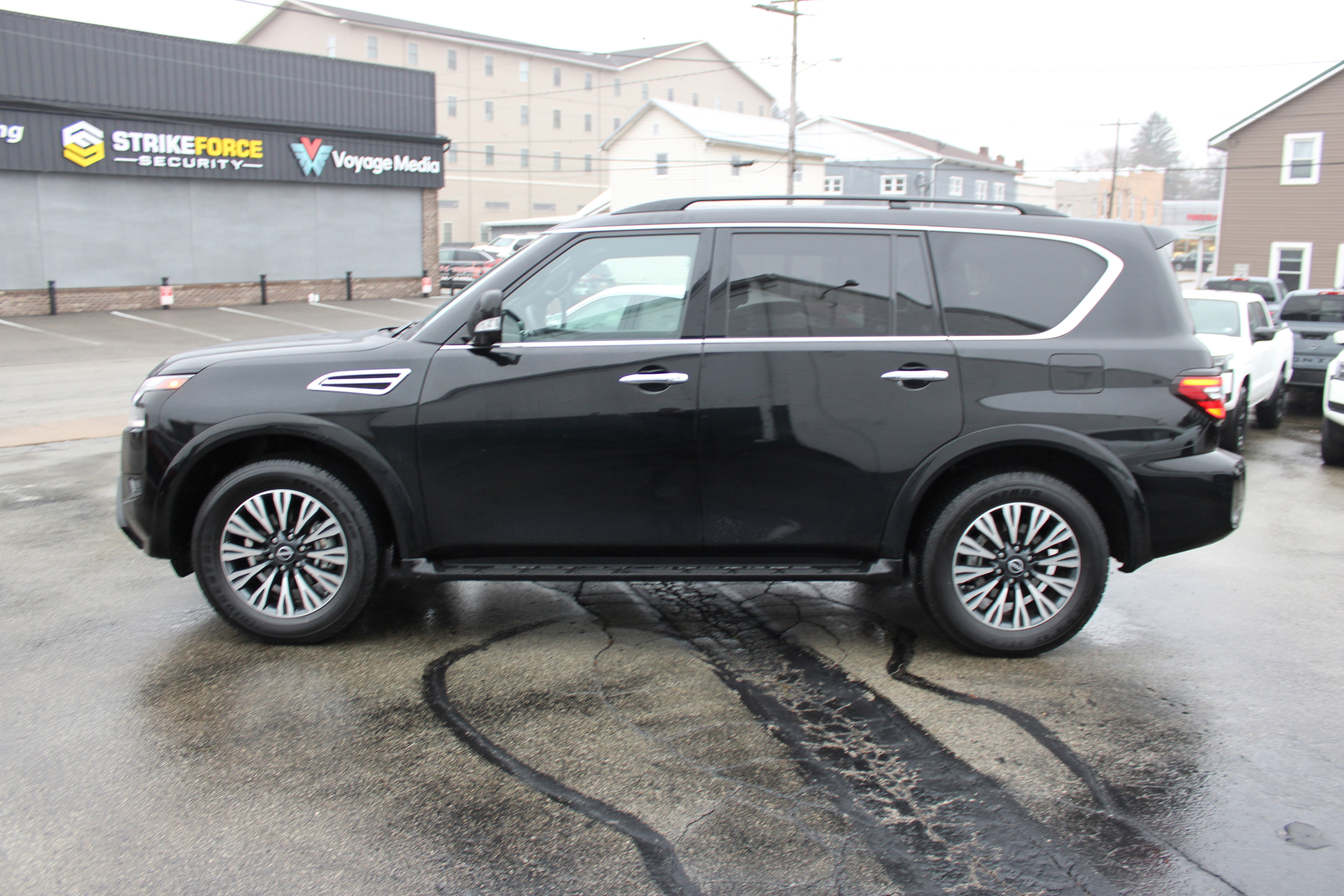 Certified 2024 Nissan Armada SL w/ Midnight Edition Package image 2