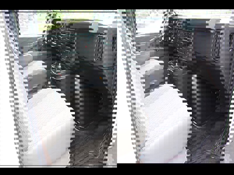 Used 2025 Chevrolet Express 3500 LS RWD image 24