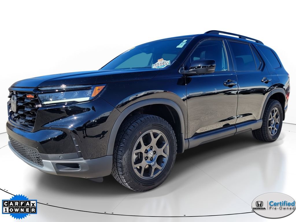 Used 2025 Honda Pilot TrailSport image 2