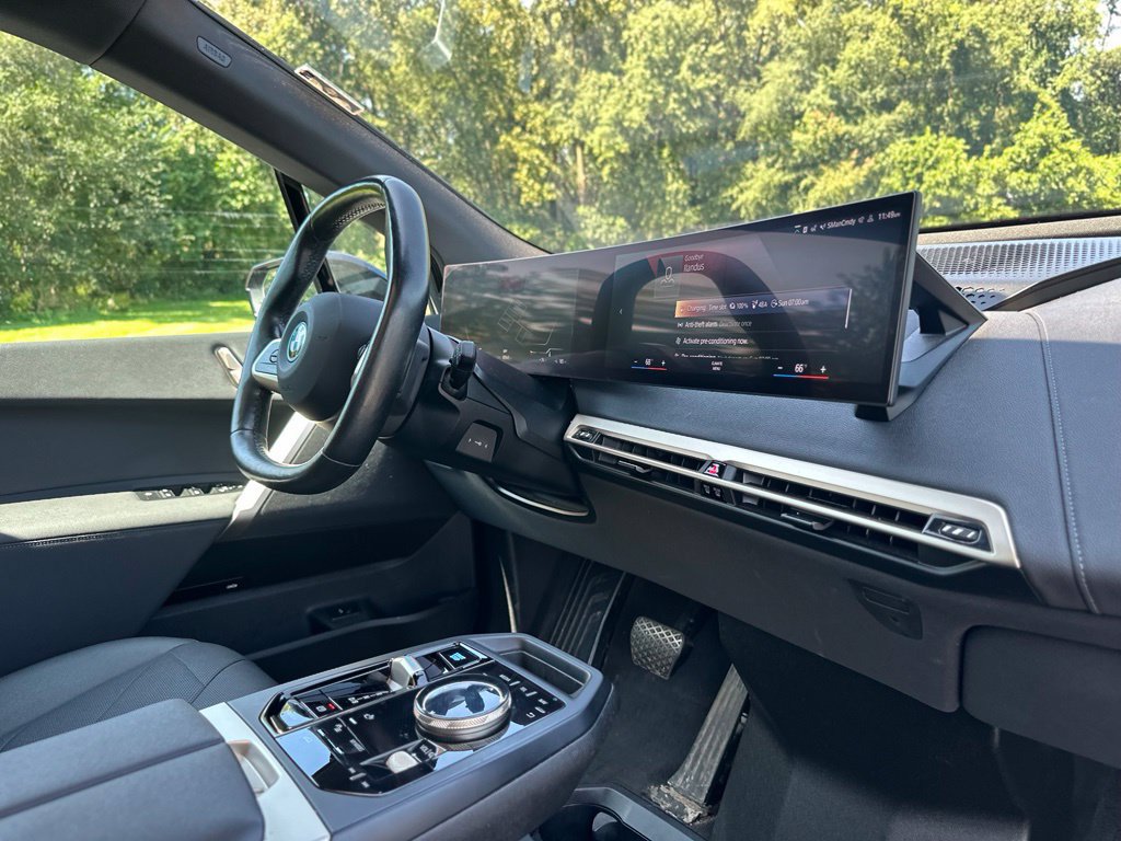 Used 2022 BMW iX xDrive50 w/ Sport Package AWD/4WD image 31