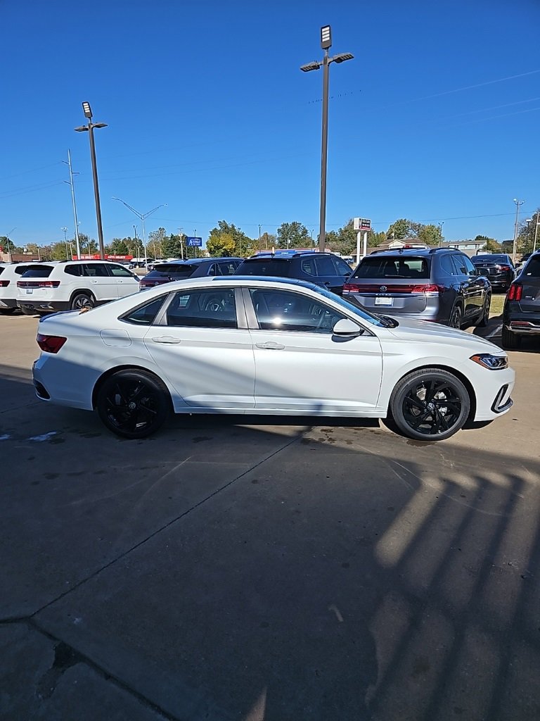 New 2026 Volkswagen Jetta SE image 4