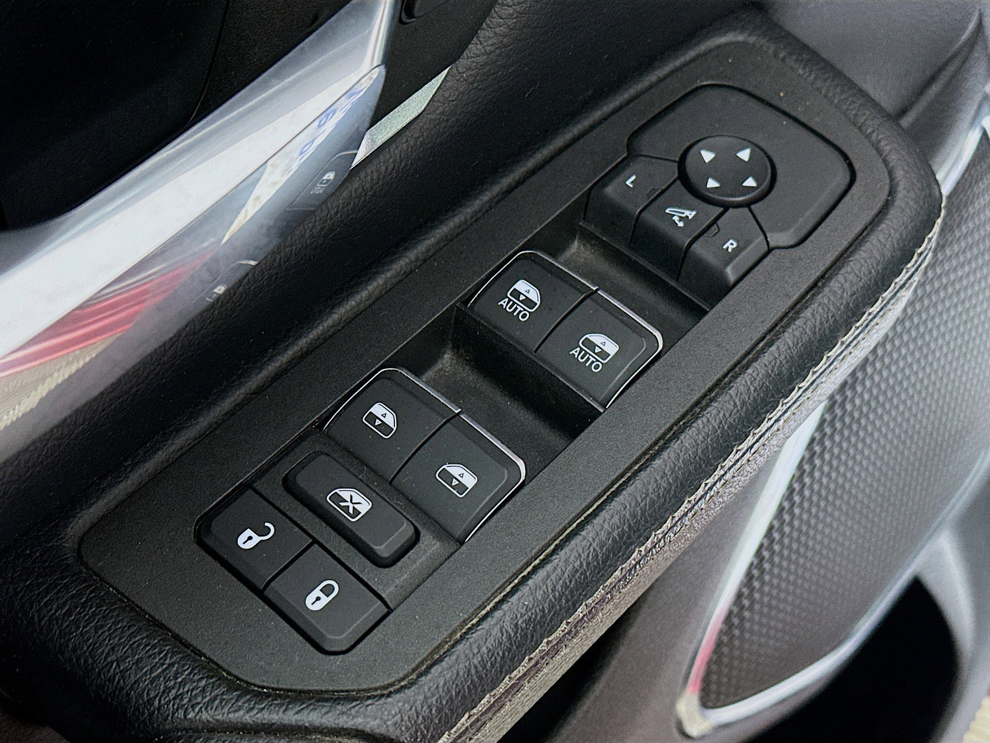 Used 2025 RAM 1500 Laramie image 18