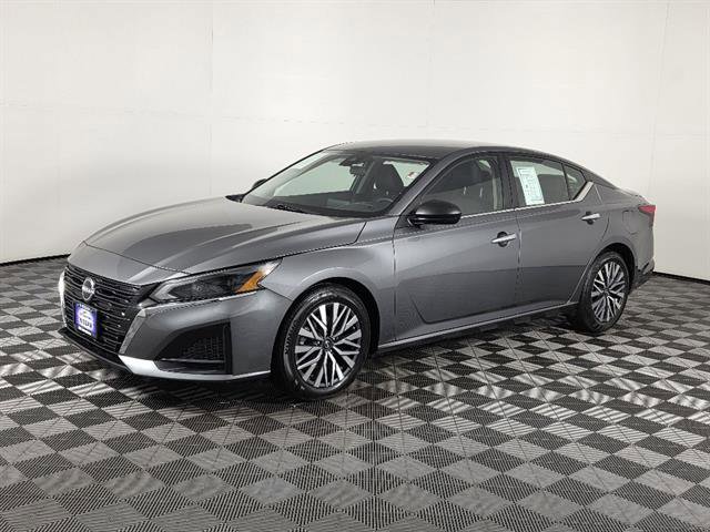 Used 2024 Nissan Altima 2.5 SV FWD image 9