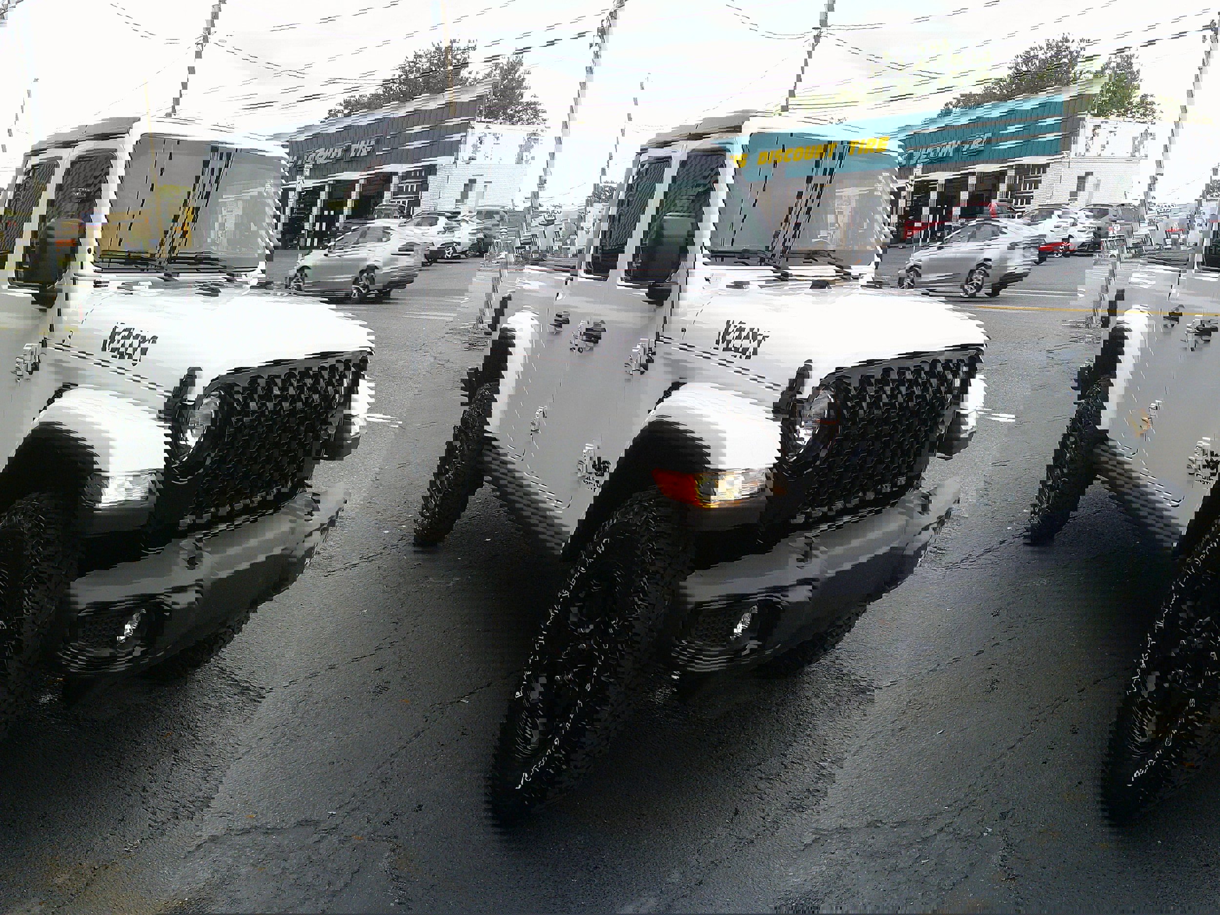 Used 2021 Jeep Gladiator Sport image 9