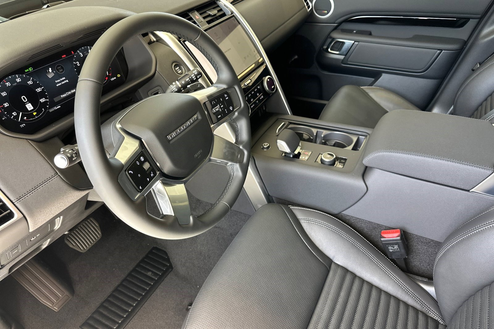 New 2026 Land Rover Discovery S image 5