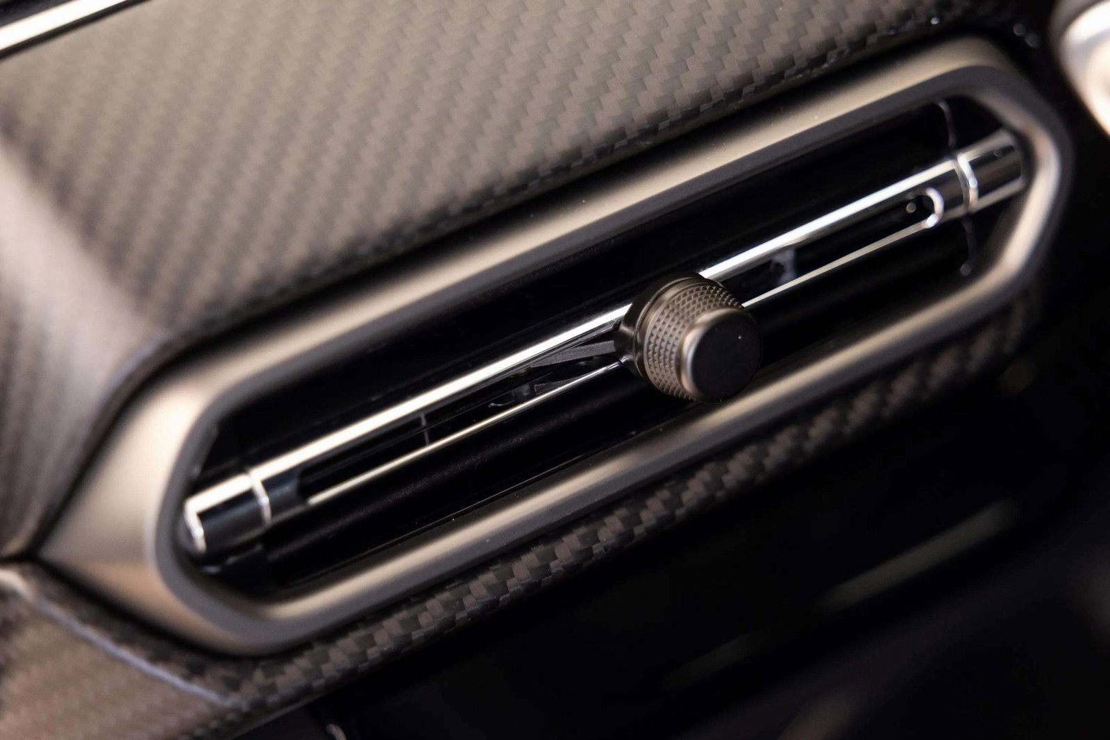 New 2026 Aston Martin V8 Vantage Coupe image 26