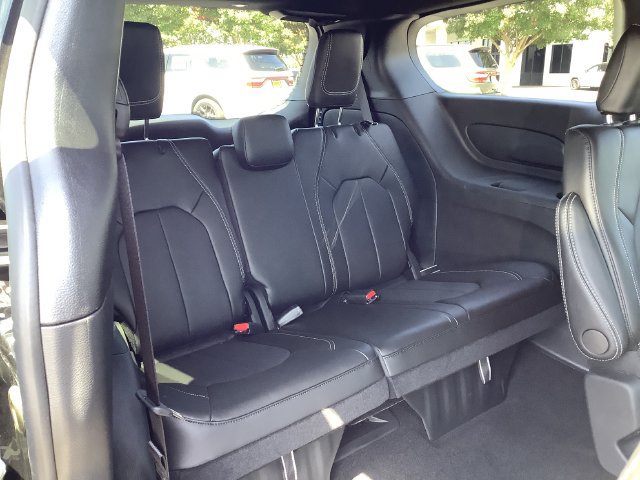 Used 2025 Chrysler Voyager LX FWD image 34