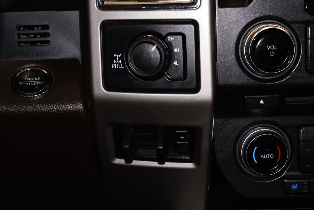 Certified 2017 Ford F350 4x4 Crew Cab Super Duty image 31