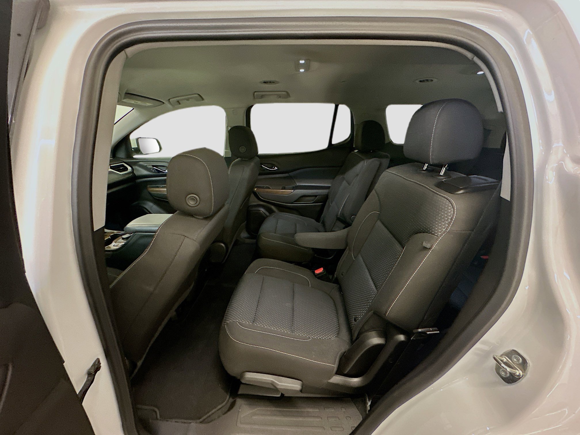 Used 2023 GMC Acadia SLE w/ Driver Convenience Package image 28