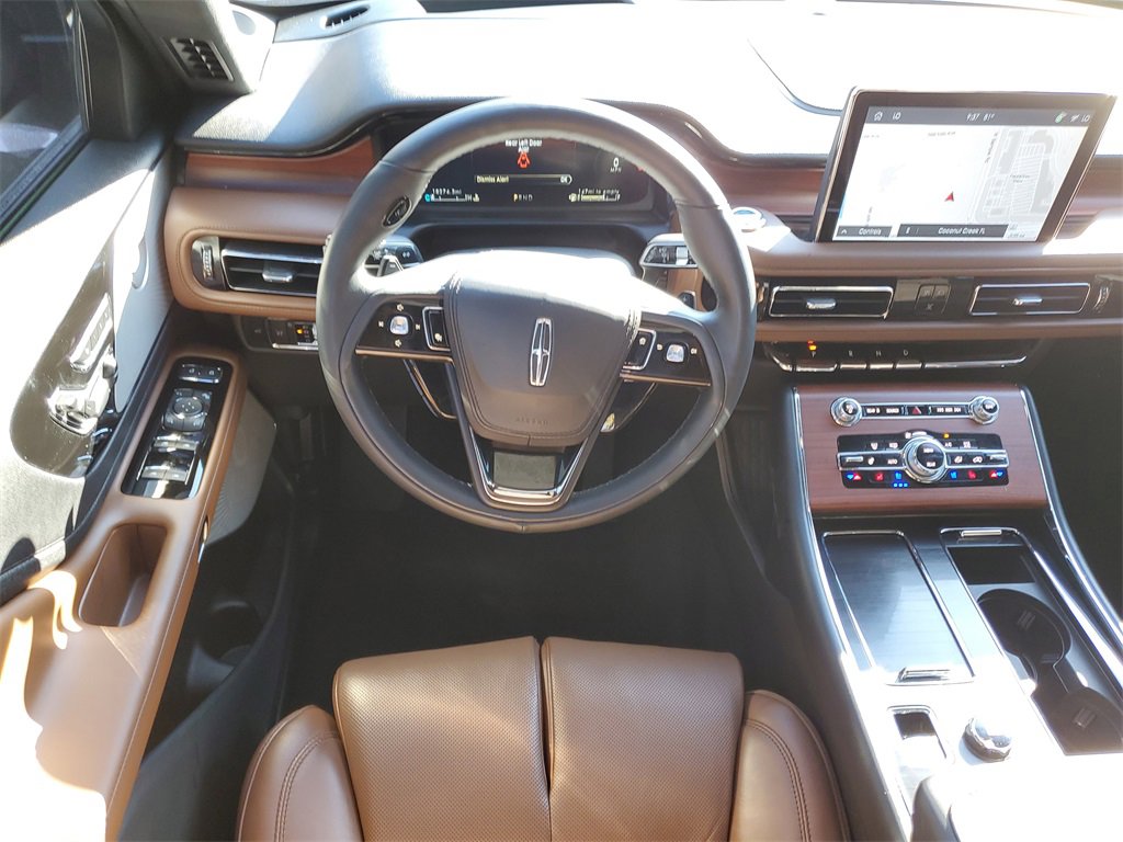 Certified 2023 Lincoln Aviator Reserve w/ Equipment Group 201A image 17