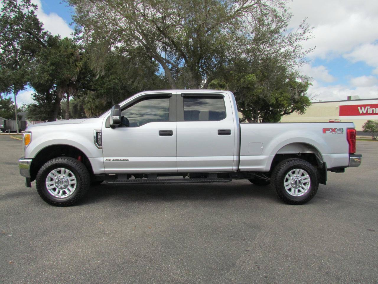 Used 2017 Ford F250 XL w/ STX Appearance Package AWD/4WD image 5