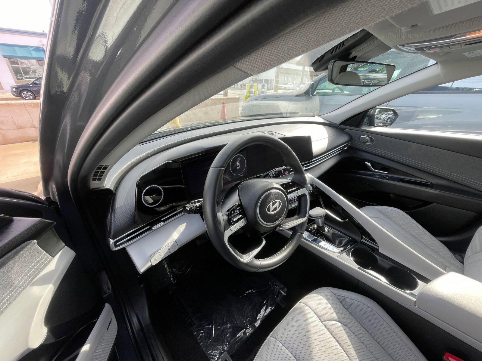 Used 2025 Hyundai Elantra Limited image 34