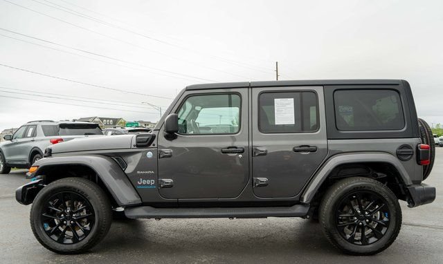 Used 2023 Jeep Wrangler Unlimited Sahara w/ Cold Weather Group AWD/4WD image 9