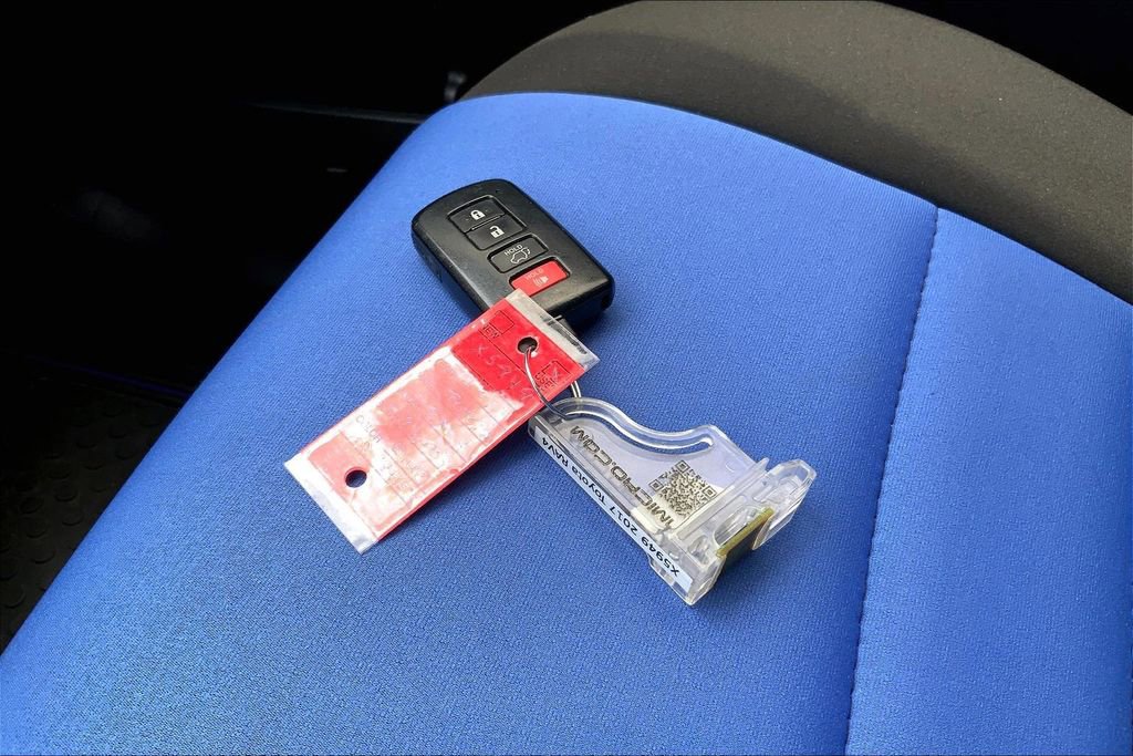 Used 2017 Toyota RAV4 XLE w/ Carpet Mat Package AWD/4WD image 12