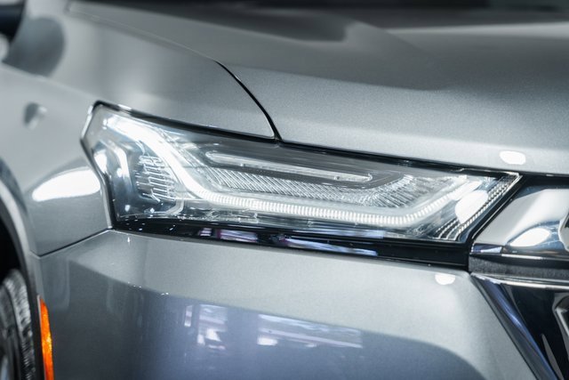 Used 2023 Chevrolet Traverse LS image 11