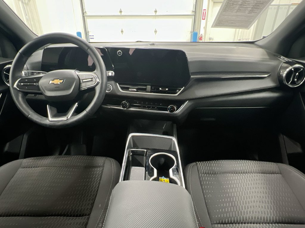 Used 2025 Chevrolet Equinox LT w/ Safety and Technology Package FWD image 10