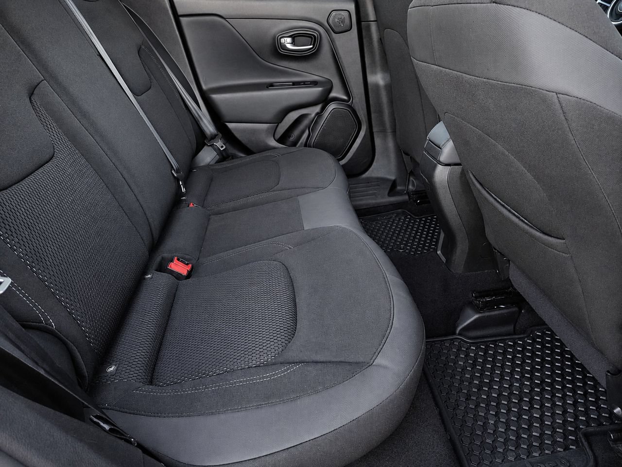 Used 2023 Jeep Renegade Altitude w/ Sun/Sound Group AWD/4WD image 40