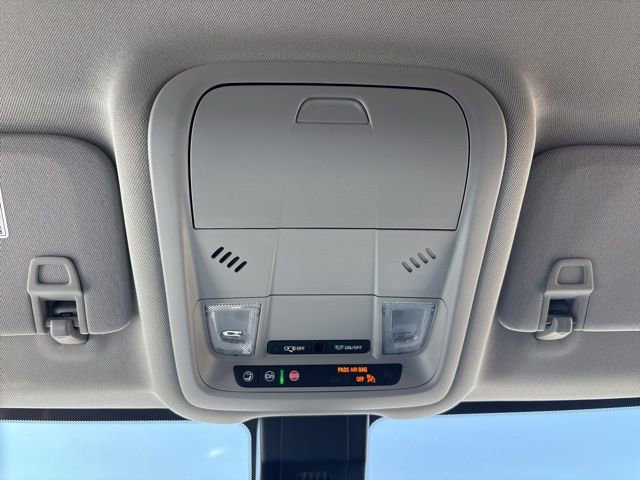 Used 2022 GMC Terrain SLE w/ Driver Convenience Package FWD image 24